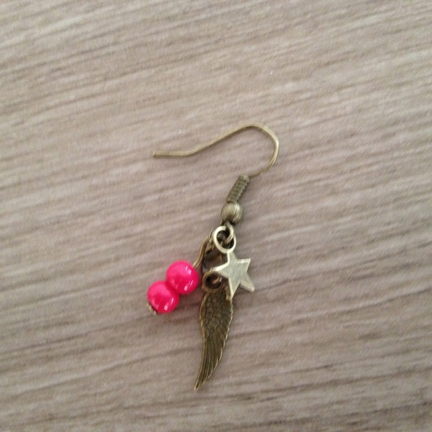 boucles d'oreille  bronze perles fushia ailes d'ange et étoiles